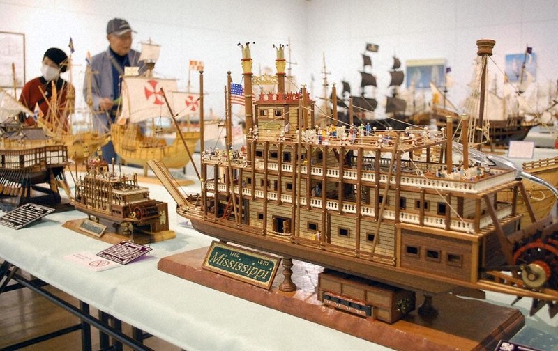 内装、人々など細部まで再現 帆船等模型展 力作45点 市立美術館で