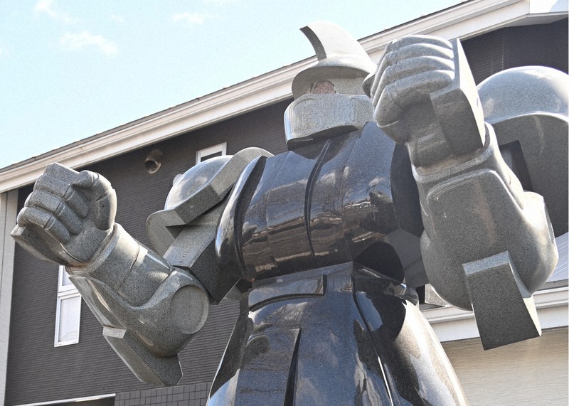 石像 益田岩船｜未完成の横口式石槨？