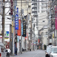 多くの性風俗店が軒を連ねる吉原のソープランド街＝東京都台東区で2025年3月11日、春増翔太撮影