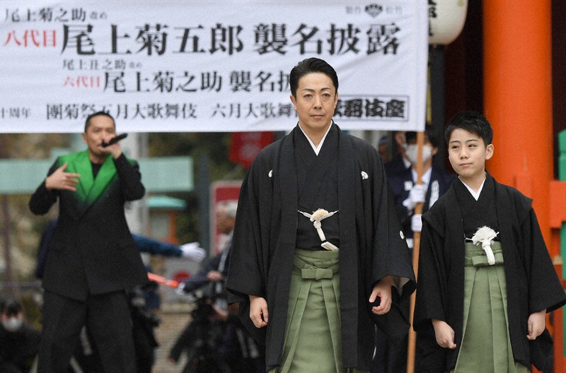 音羽屋の新時代：／中 八代目尾上菊五郎・六代目菊之助お練り ラップと