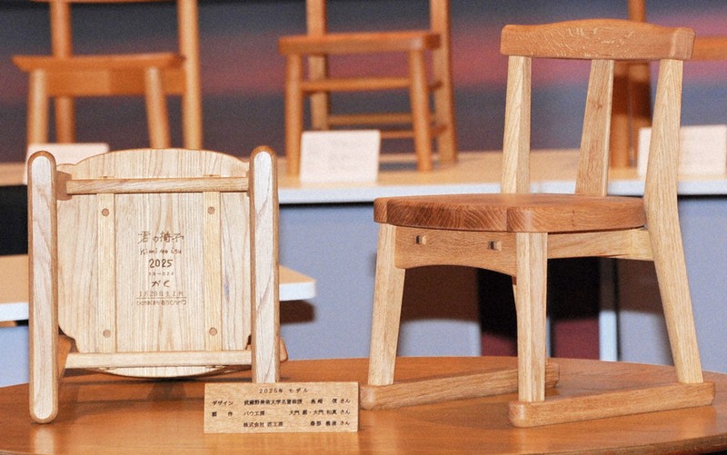 【中古】 「君の椅子」ものがたり 北海道の小さな町から生まれたいのちのプロジェクト/文化出版局/文化出版局 Amazon.co.jp: 「君の椅子」ものがたり : 文化出版局編, 「君の