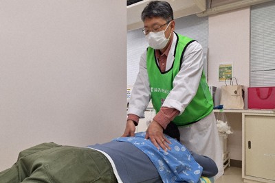 七浦公民館で最後の支援活動を行う浜野浩一さん＝石川県輪島市で、東栄一撮影