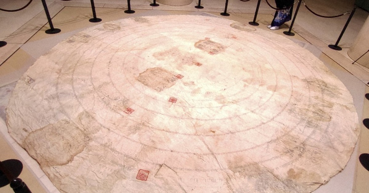 5．6メートル 世界最大級の家系図 チンギス・ハーンの子孫 円形の布に