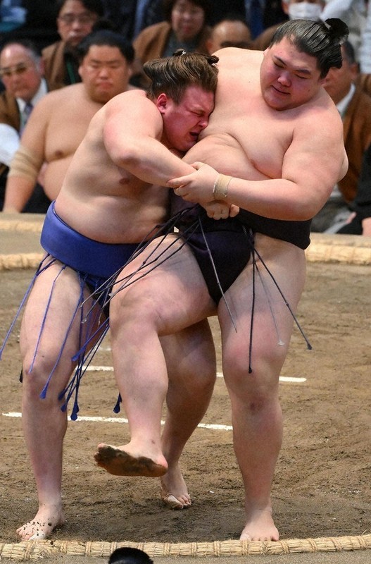 スポーツ推し！：大相撲・春場所 敢闘賞の安青錦関 ウクライナを離れ