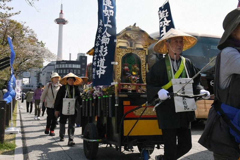蓮如上人、吉崎へ 真宗大谷派「御影道中」出発 GPS測定、福井往復420