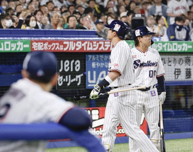 プロ野球：プロ野球 阪神7－5ヤクルト ヤクルト・村上、けが再発