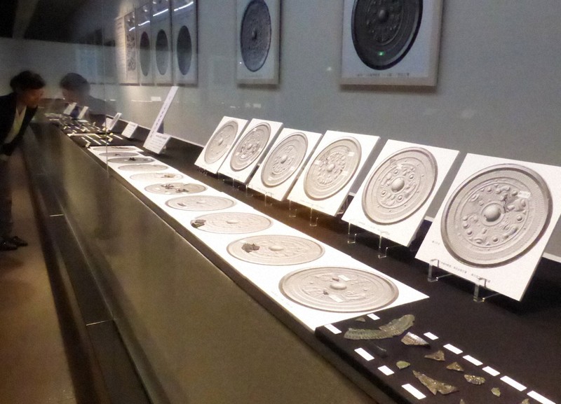 銅鏡103枚を一般初公開 ヤマト王権の権威示す出土品 奈良 | 毎日新聞