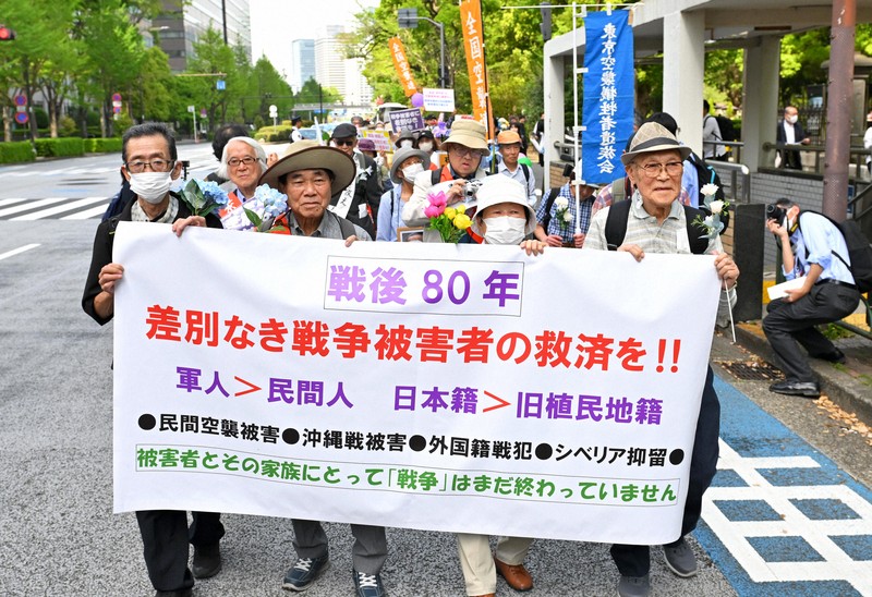 戦争被害者らが東京・銀座でパレード 国に救済立法など訴え | 毎日新聞
