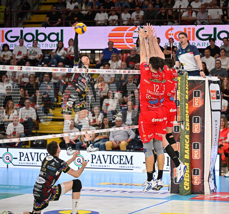 月刊バレー・セリエA：出場機会限られる石川祐希 来たるべき