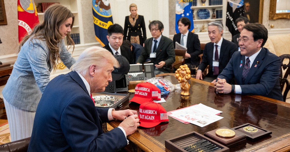 赤沢氏「MAGA」帽子の写真 「政治的メッセージとは捉えてない」 [写真