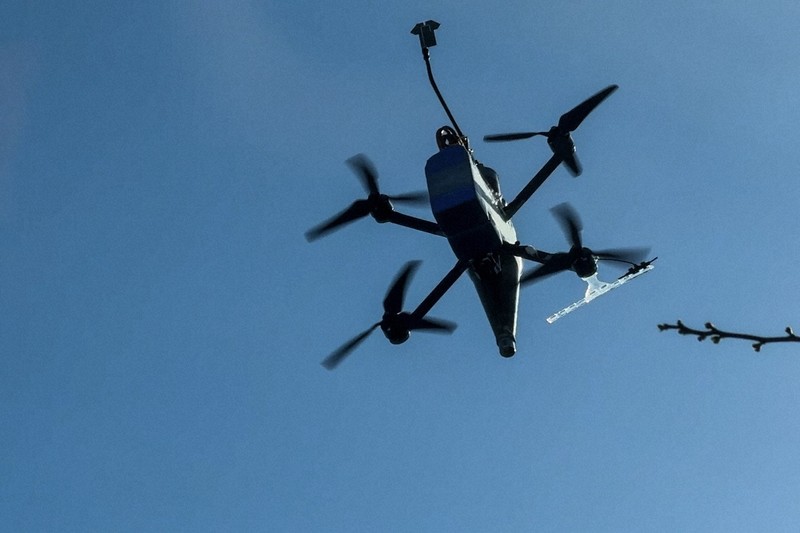 ロシアのドローンは人道支援車両さえ標的 攻撃遭遇した日本人写真家