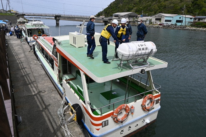 GW控え遊覧船を点検 緊急時体制も確認 浦富海岸 ／鳥取 | 毎日新聞