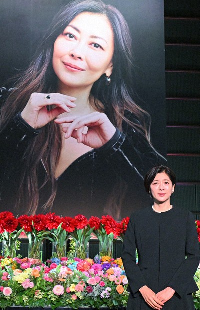 中山美穂さんのお別れ会1万人 | 毎日新聞