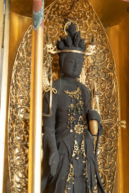 淀君ゆかりの「秘仏」公開 色彩取り戻したきっかけは住職の気付き