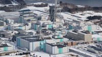 日本は核燃料サイクルを目指し、使用済み核燃料の再処理工場を建設している＝青森県六ケ所村で2025年2月3日、本社機「希望」から玉城達郎撮影