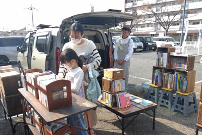 団地の一角に出店した「ハリ書房」＝埼玉県上尾市の尾山台団地で2025年4月5日、上東麻子撮影