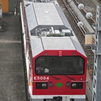 東京都交通局の電気機関車「E5000形」＝東京都大田区で2025年2月3日、渡部直樹撮影