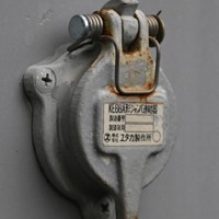 E5000形の車端部に取り付けられたジャンパ連結器＝東京都大田区で2025年2月3日、渡部直樹撮影