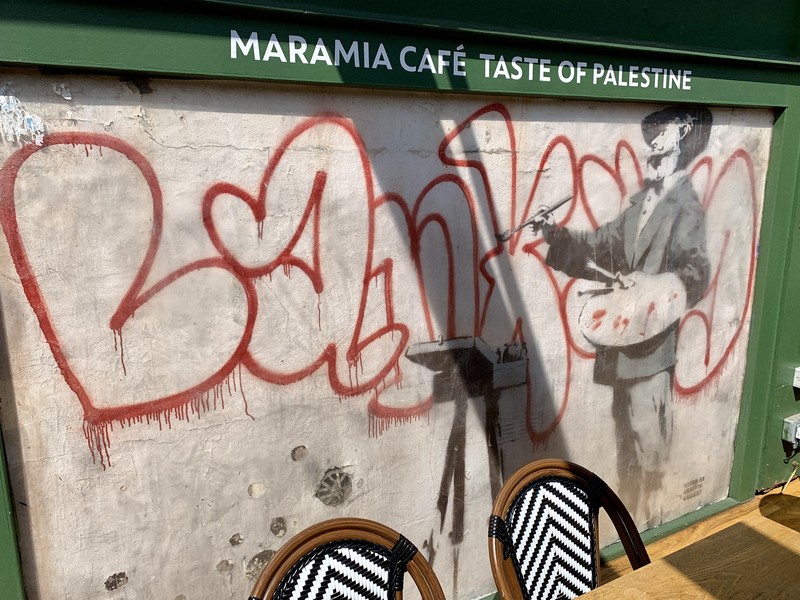 バンクシーの「落書き」はなぜ特別なのか [写真特集3/8] | 毎日新聞