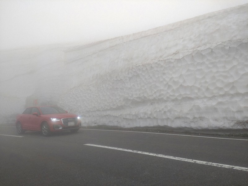 雪の回廊」抜ければ春スキー 鳥海山の観光道路が冬季閉鎖解除 | 毎日新聞