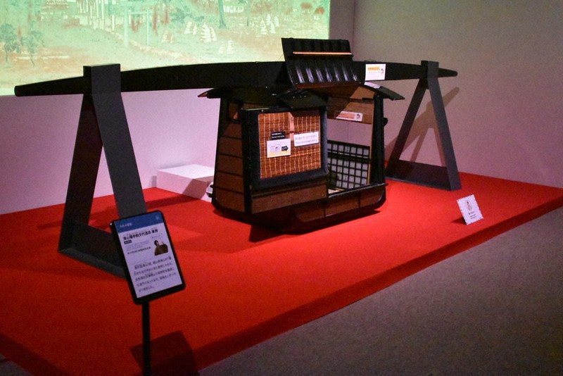 博物館展示品 江戸時代 寺子屋セット 机 帽子 鞄 黒板 レトロ アンティーク 町人文化」見て触れて 江戸東京博物館の常設展示、東北に 快適な大名駕