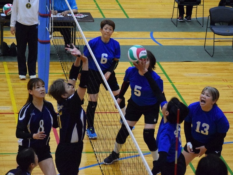 県ママさんバレー春季大会 颯ク、羽鳥、すずらんV ／神奈川 | 毎日新聞