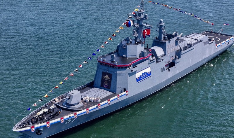 北朝鮮：北朝鮮5000トン級 駆逐艦進水式 | 毎日新聞