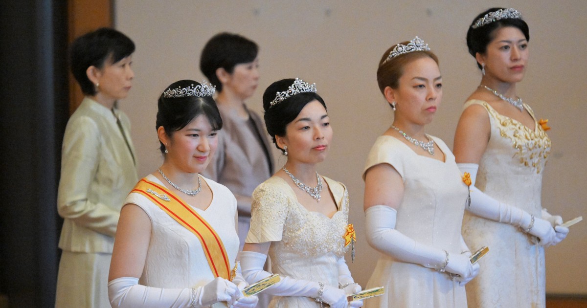 皇室写真集　日本国民と皇室　コロナと闘う　 女性三代の皇室物語 Amazon.co.jp: B-ш/コロナと闘う 日本国民と皇室 女性三代の皇室
