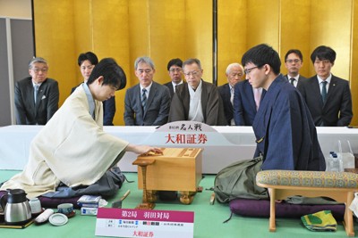 第83期名人戦 第2局の初手は藤井聡太名人の2六歩 | 毎日新聞