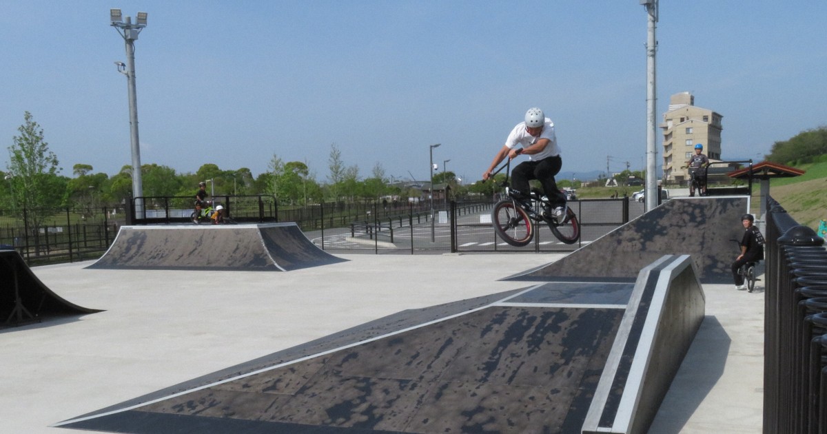 手ぶらでもOK 五輪で正式種目になったBMXに挑戦 福岡・筑後 | 毎日新聞