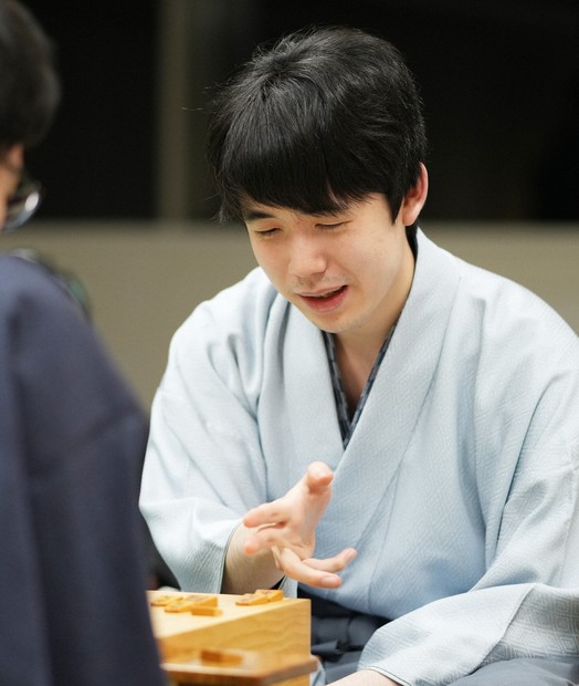 藤井聡太名人「自信のない局面多かった」名人戦第2局 好転した