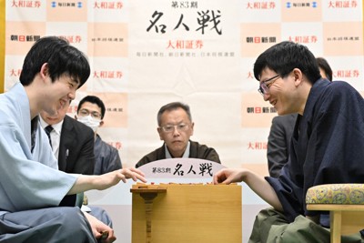 名人戦第2局 終局後の藤井名人・永瀬九段を3Dで | 毎日新聞