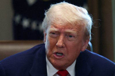 トランプ氏「愚か者に…」　ウクライナと協定、署名の真意とは