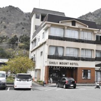 ホットスポットの舞台となった精進マウントホテル＝山梨県富士河口湖町で2025年4月25日午後1時56分、杉本修作撮影