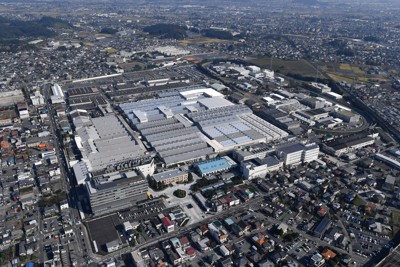 スバルの群馬製作所＝群馬県太田市で2017年10月27日午前9時55分、本社ヘリから手塚耕一郎撮影