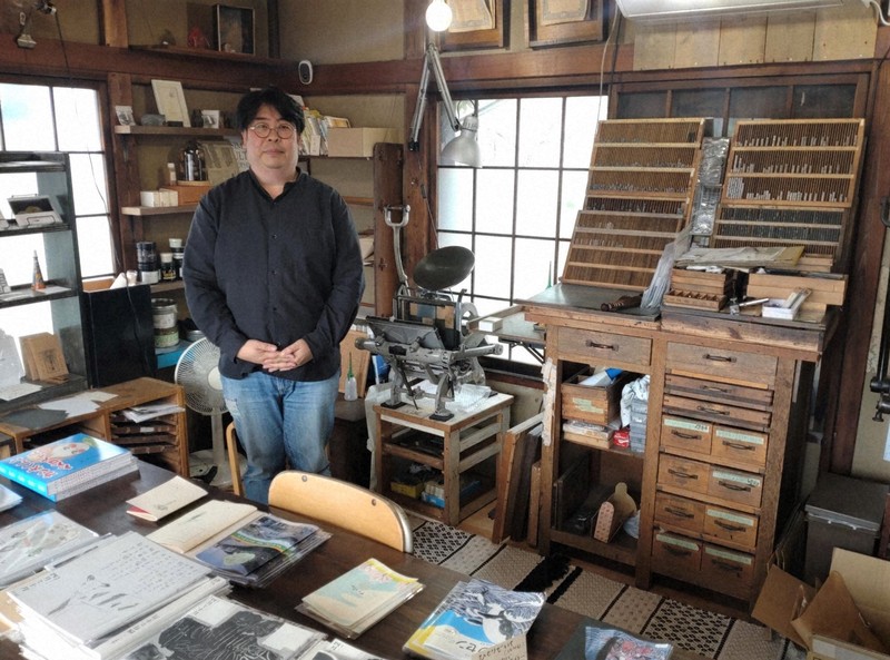 2階はZINEを販売するほか、活版印刷も＝神奈川県大磯町で2025年4月23日、上東麻子撮影