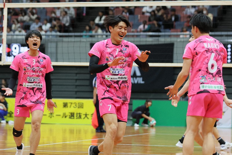 バレーボール黒鷲旗 男子3位決定戦 埼玉アザレアー日体大 [写真特集1/5