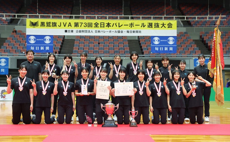 バレーボール黒鷲旗 女子決勝 筑波大が3ー0でブレス浜松を破り優勝を