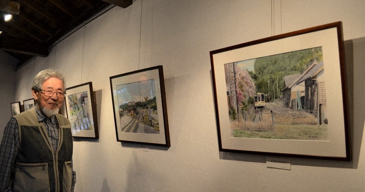 名松線の風景繊細に 88歳高尾さん、度会で絵画展 木造駅舎、満開の桜