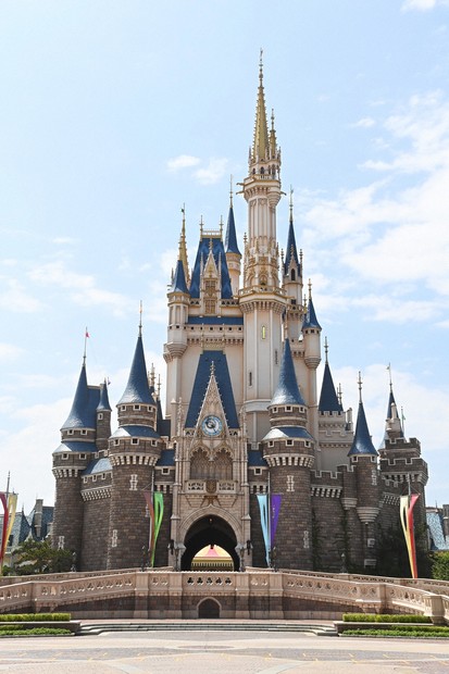 UAE首都に世界7番目のディズニーテーマパーク建設へ | 毎日新聞