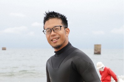 長生炭鉱での遺骨収容に向け潜水調査を続ける水中探検家の伊左治佳孝さん＝山口県宇部市で2024年10月29日午後5時10分、後藤由耶撮影