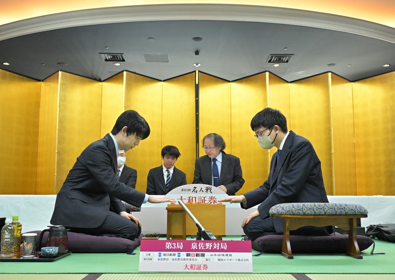 名人戦第3局 初手は永瀬九段の2六歩 藤井名人は3四歩で応じる | 毎日新聞