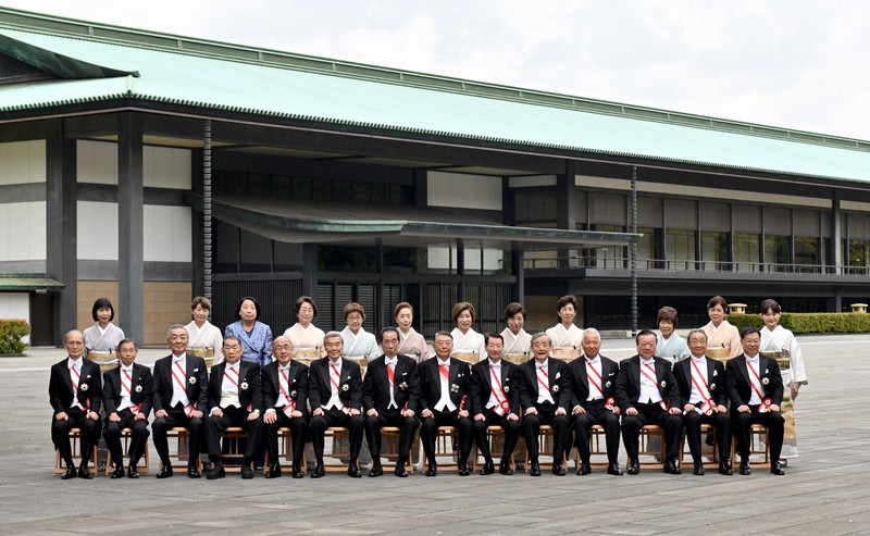 春の叙勲 大綬章親授式 [写真特集1/12] | 毎日新聞