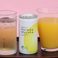 藤井聡太名人が午後のおやつに選んだエナジードリンク「ココロとカラダ前向き　スイッチ！　カラダメンテ」と「オレンジジュース」＝大阪府泉佐野市のホテル日航関西空港で2025年5月10日午後2時52分、西村剛撮影