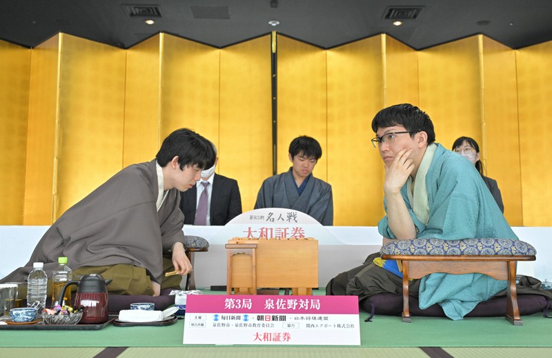 辛抱の永瀬拓矢九段 藤井聡太名人に流れ来るか 名人戦第3局 | 毎日新聞