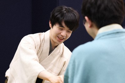 将棋：第83期名人戦 第3局 藤井、3連覇に王手 | 毎日新聞