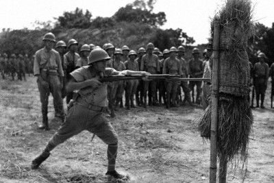 戦中写真を読む：／41 戦火の人々 台湾の兵士たち 南方に動員され苦闘