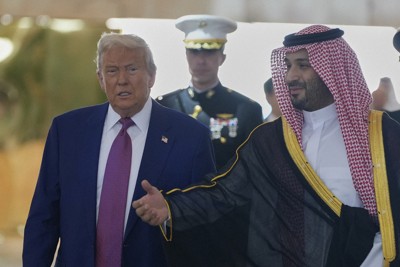 トランプ米大統領、中東の歴訪開始 巨額ディールで実績強調狙う | 毎日新聞