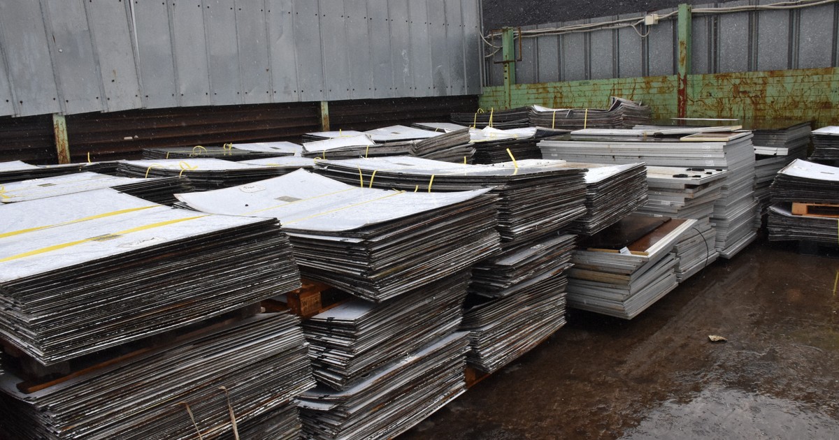 太陽光パネル迫る「大量廃棄」 リサイクル、質か量か 気をもむ業者