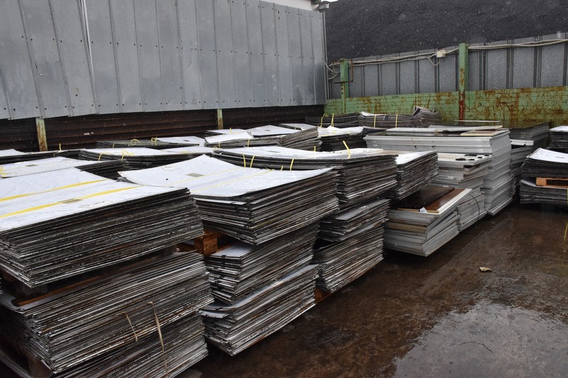 太陽光パネル迫る「大量廃棄」 リサイクル、質か量か 気をもむ業者